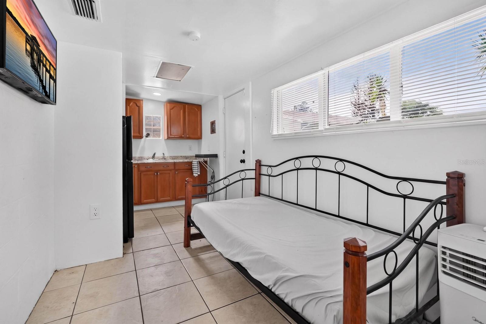 1214 Flomich St Property Photo 18