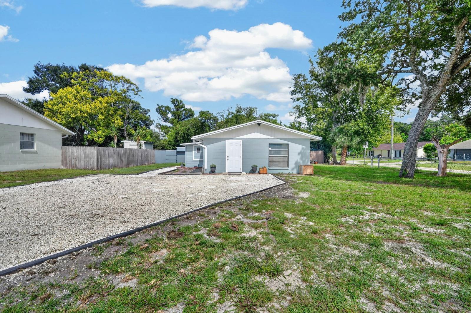 1214 Flomich St Property Photo 34