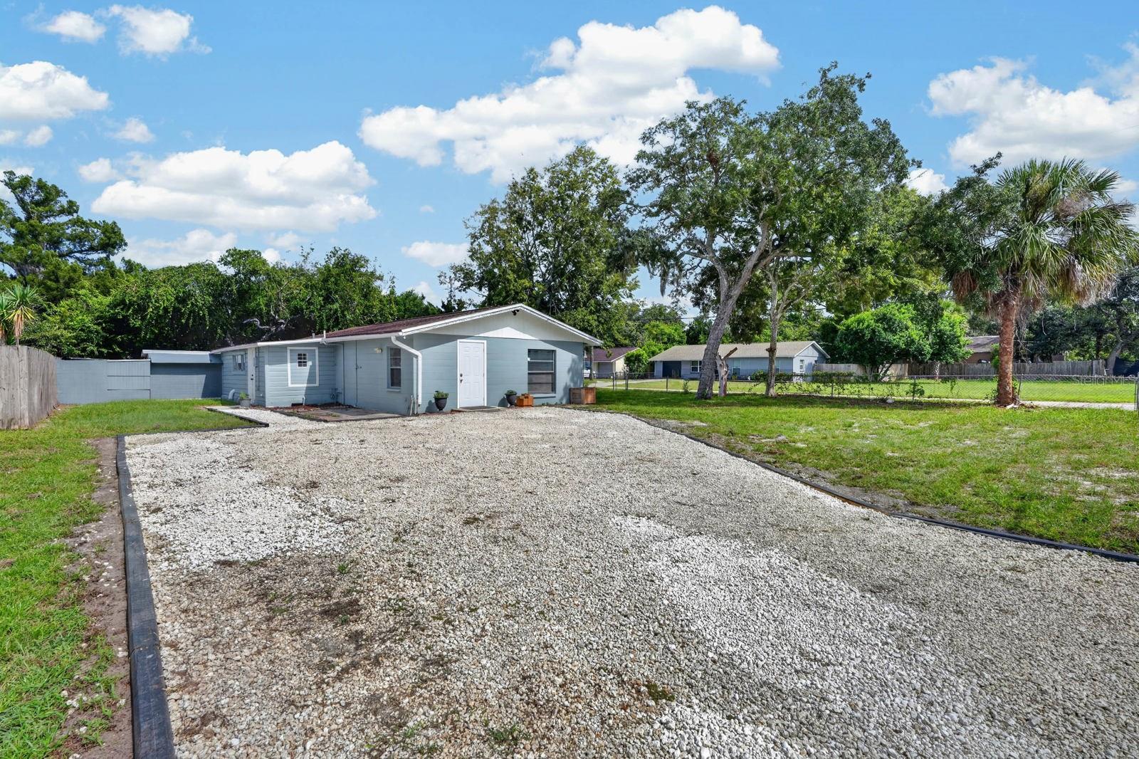 1214 Flomich St Property Photo 35