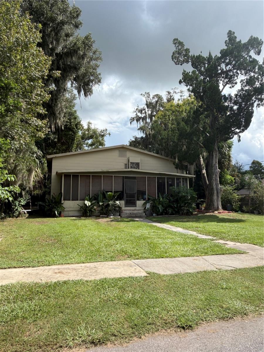 730 Lindley Blvd Property Photo 2