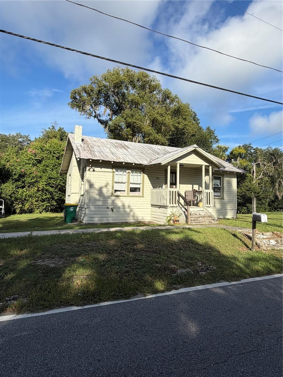 730 Lindley Blvd Property Photo 3