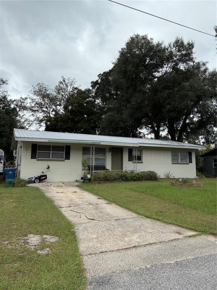 730 Lindley Blvd Property Photo 4