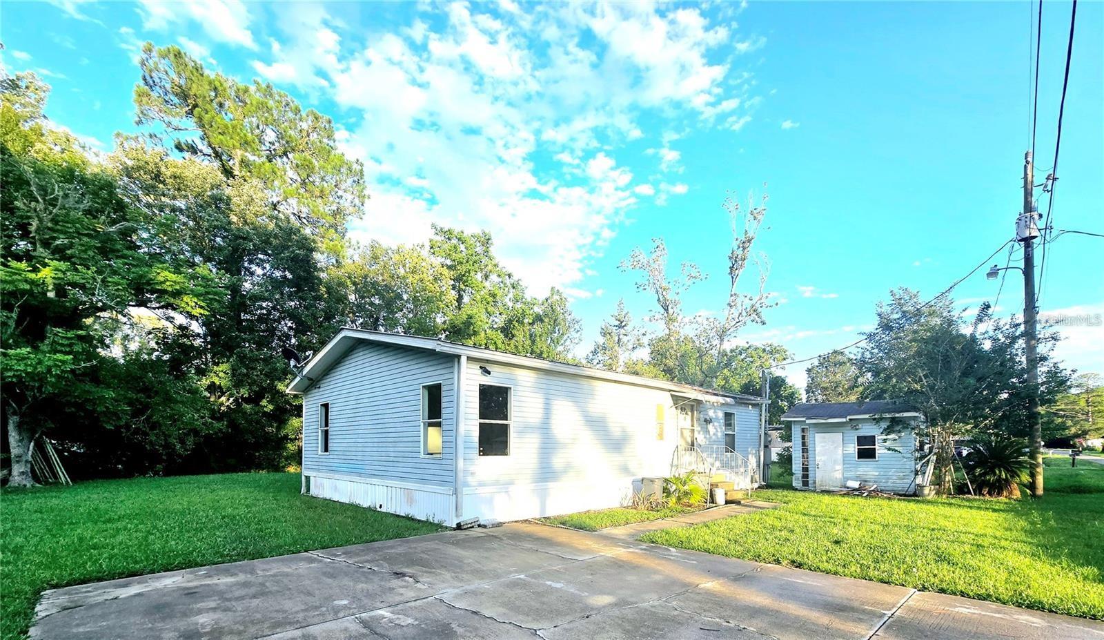 208 Pine Tree Trl Property Photo 2