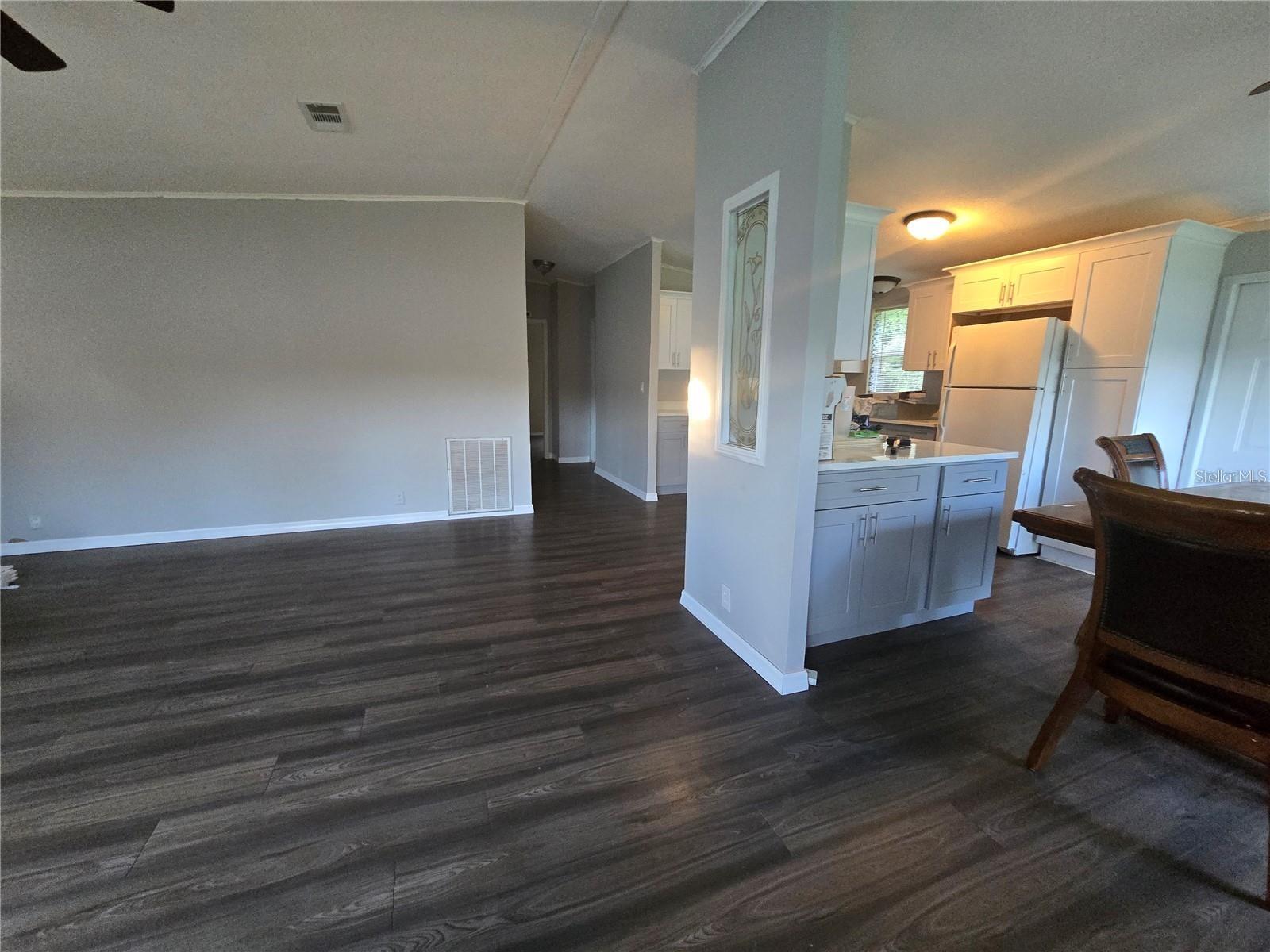 208 Pine Tree Trl Property Photo 4