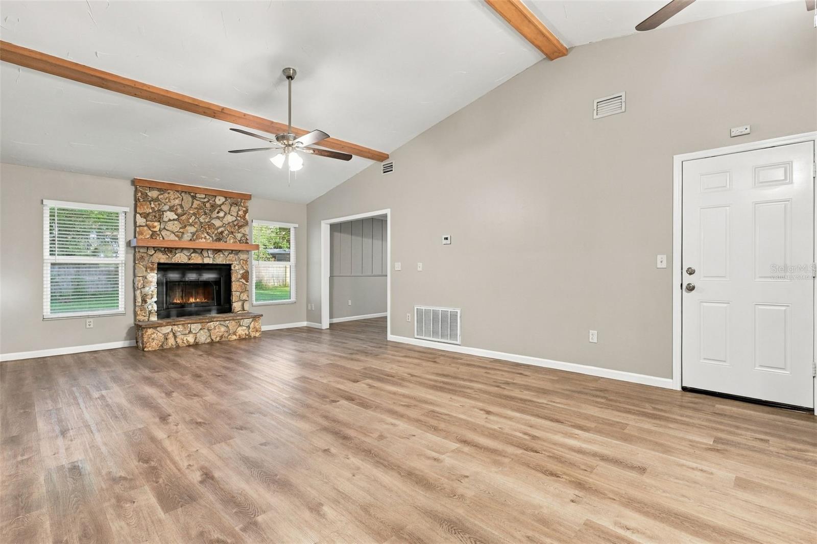 5757 Devon St Property Photo 4