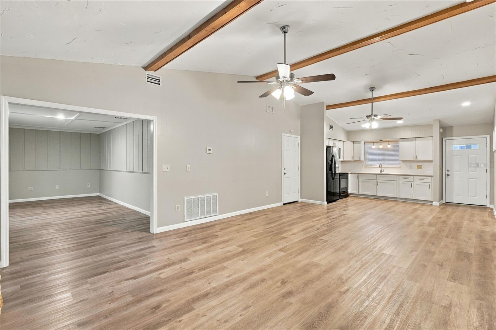 5757 Devon St Property Photo 6