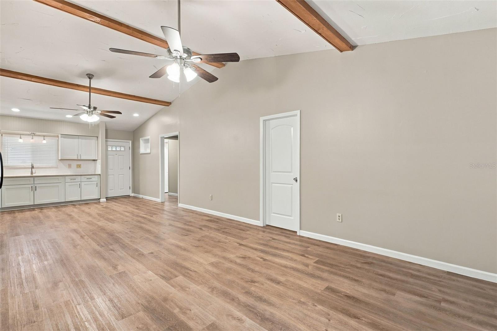 5757 Devon St Property Photo 10