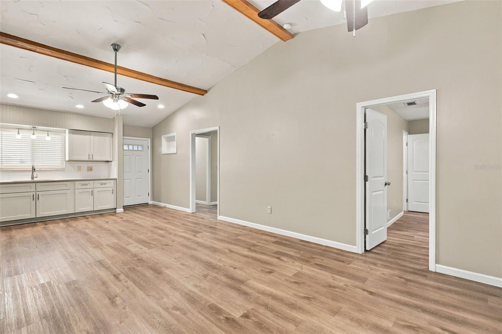 5757 Devon St Property Photo 11