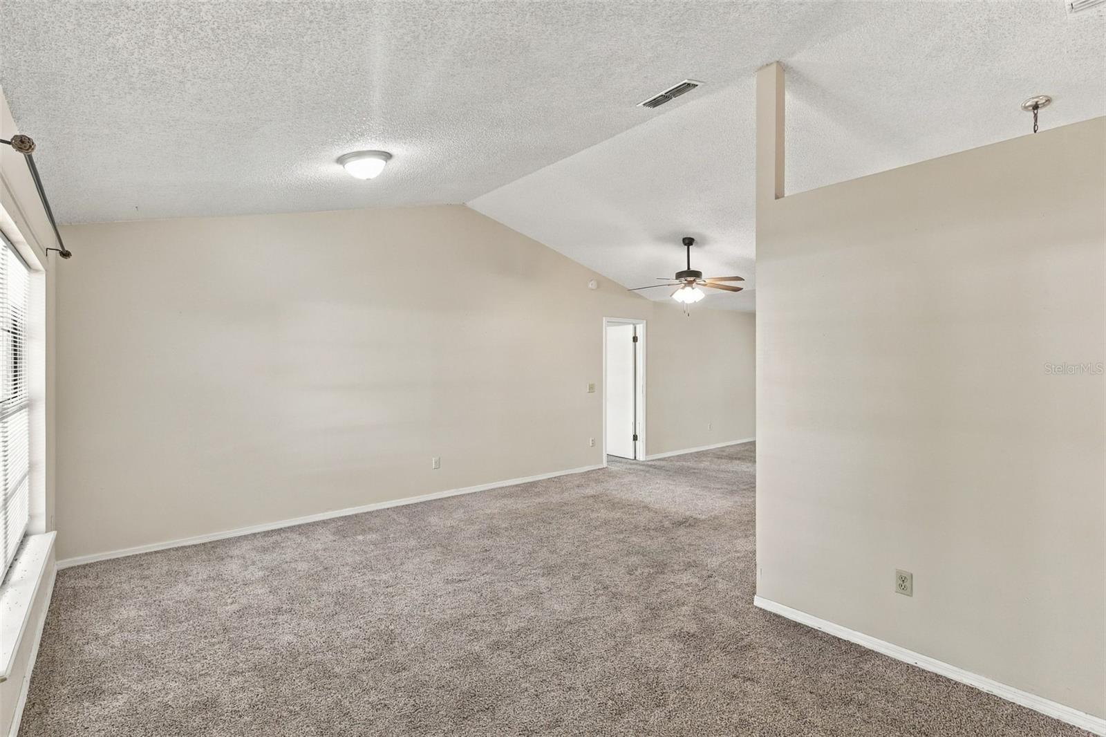 1249 Howland Blvd Property Photo 3