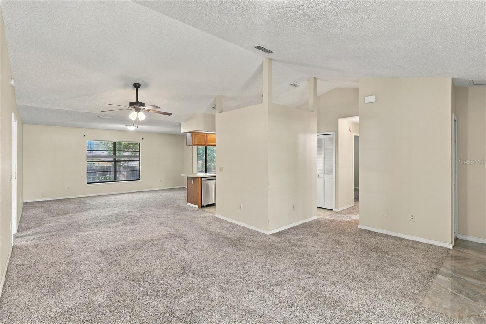 1249 Howland Blvd Property Photo 4