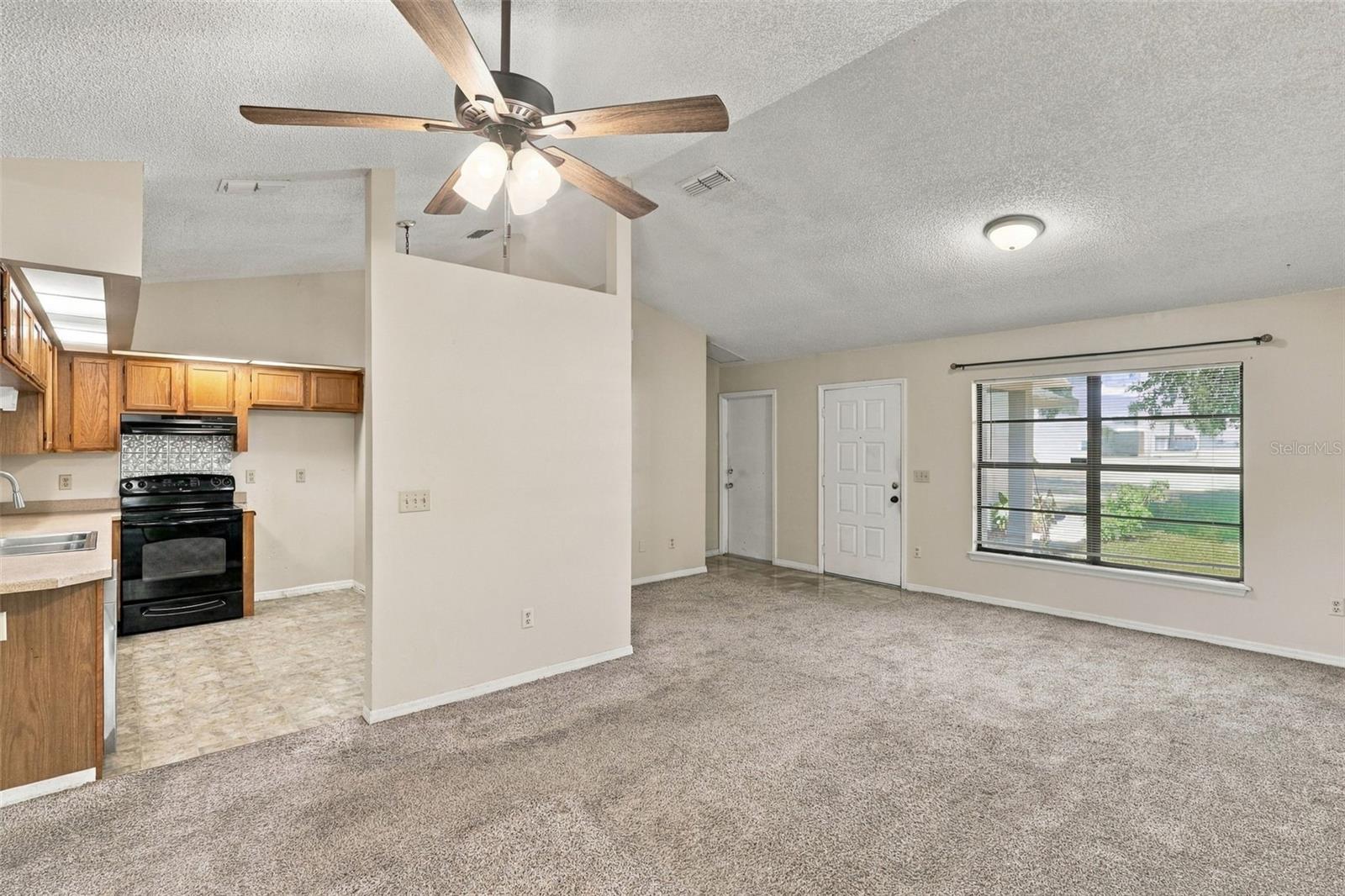 1249 Howland Blvd Property Photo 5
