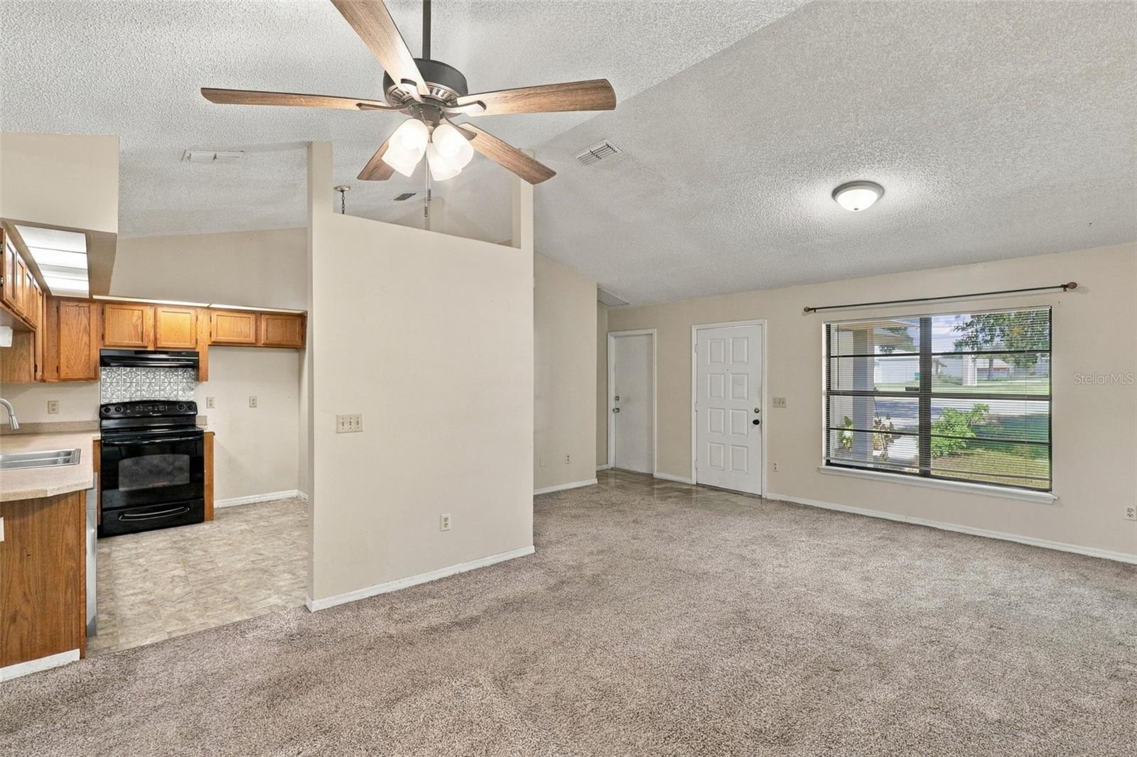 1249 Howland Blvd Property Photo 6