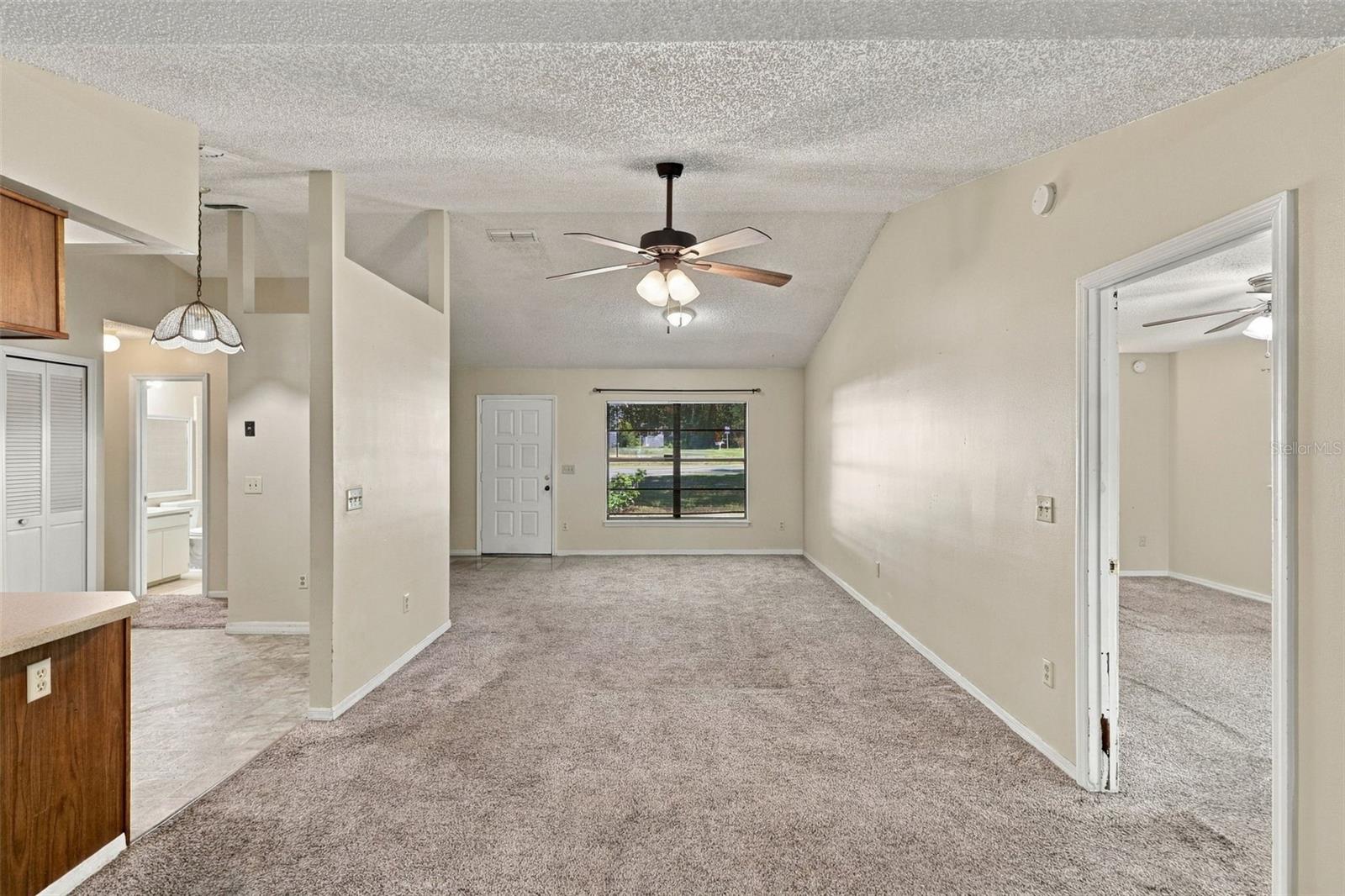 1249 Howland Blvd Property Photo 7