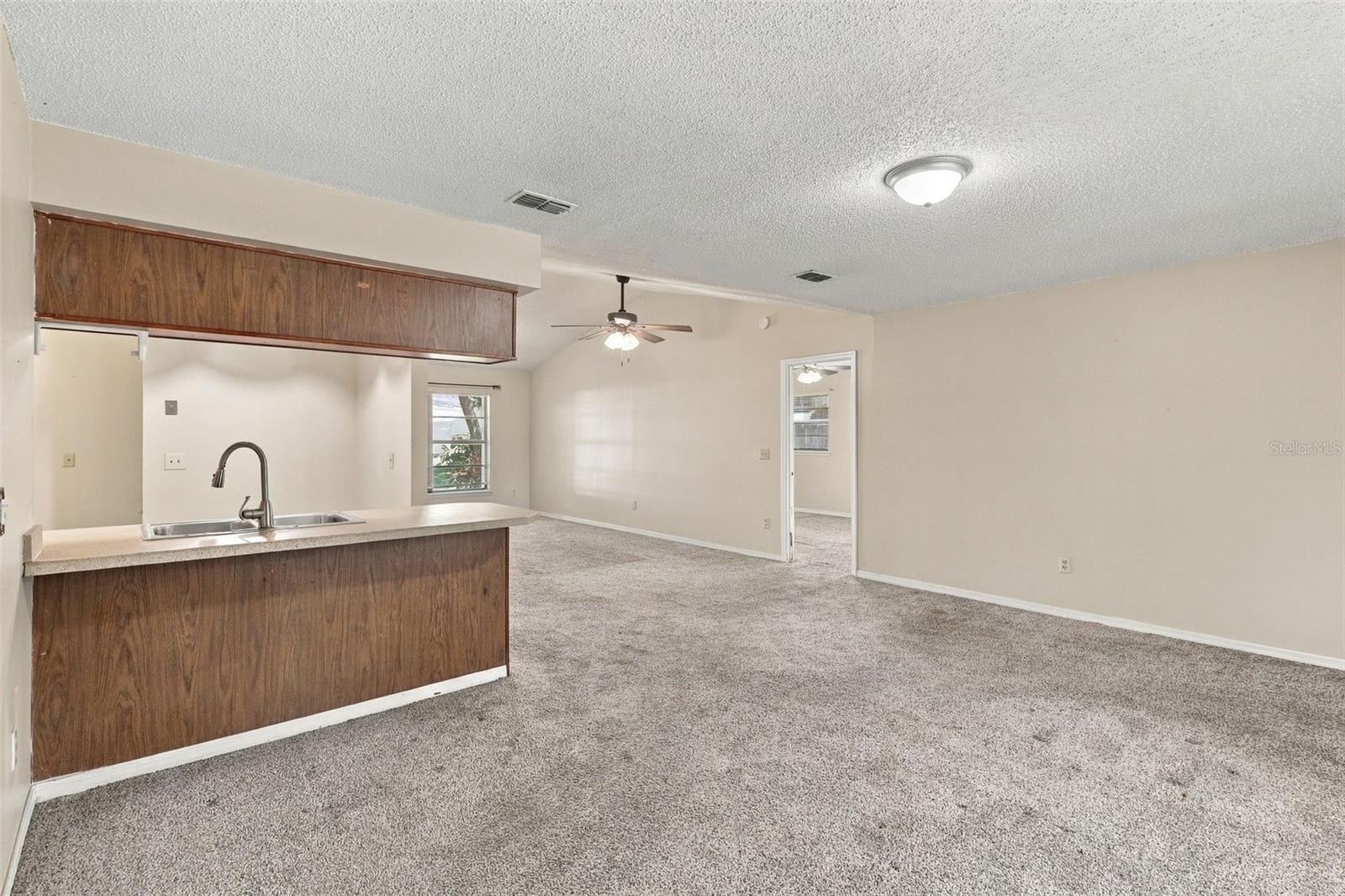 1249 Howland Blvd Property Photo 10