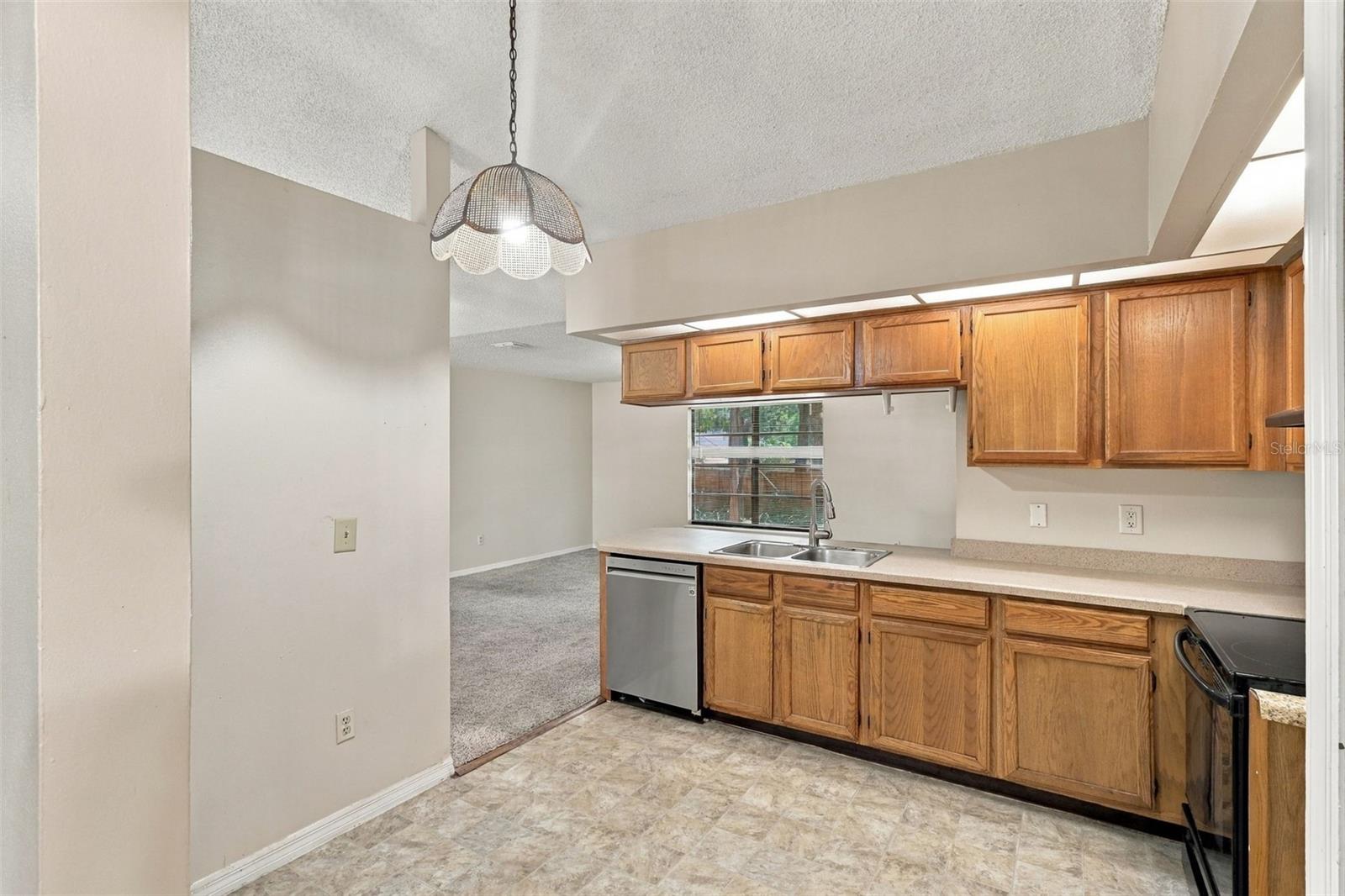 1249 Howland Blvd Property Photo 15