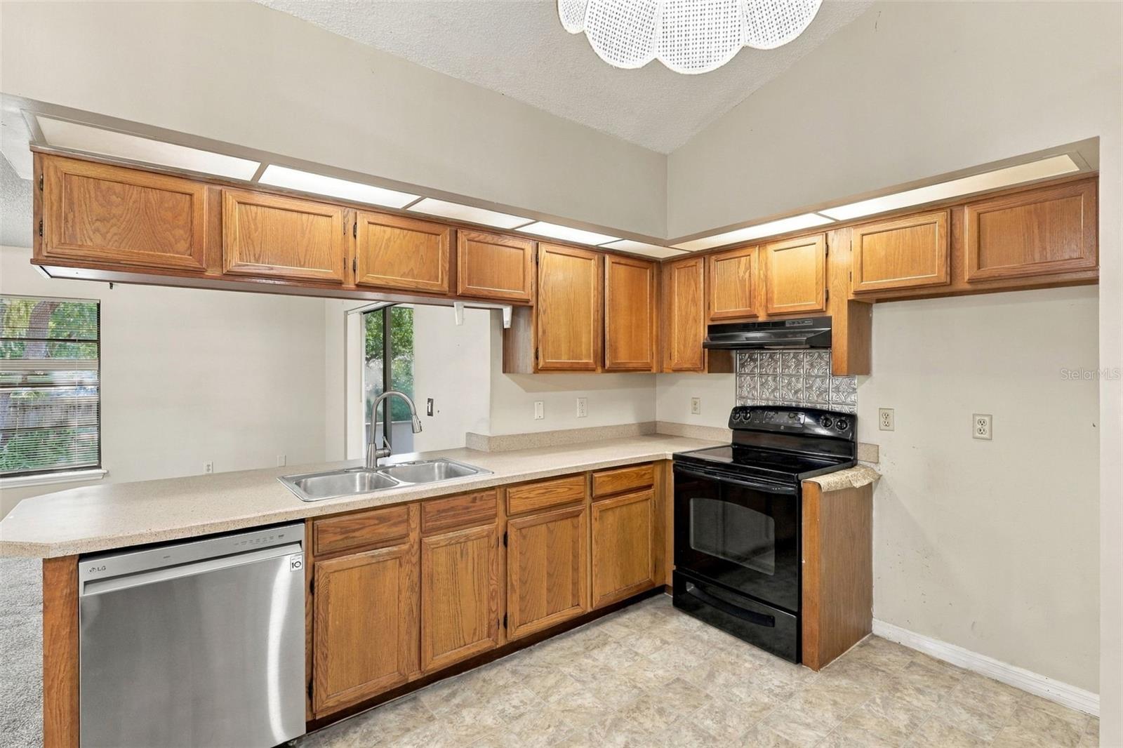 1249 Howland Blvd Property Photo 16