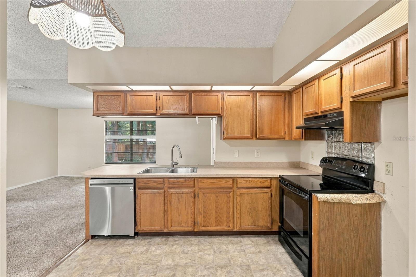 1249 Howland Blvd Property Photo 17