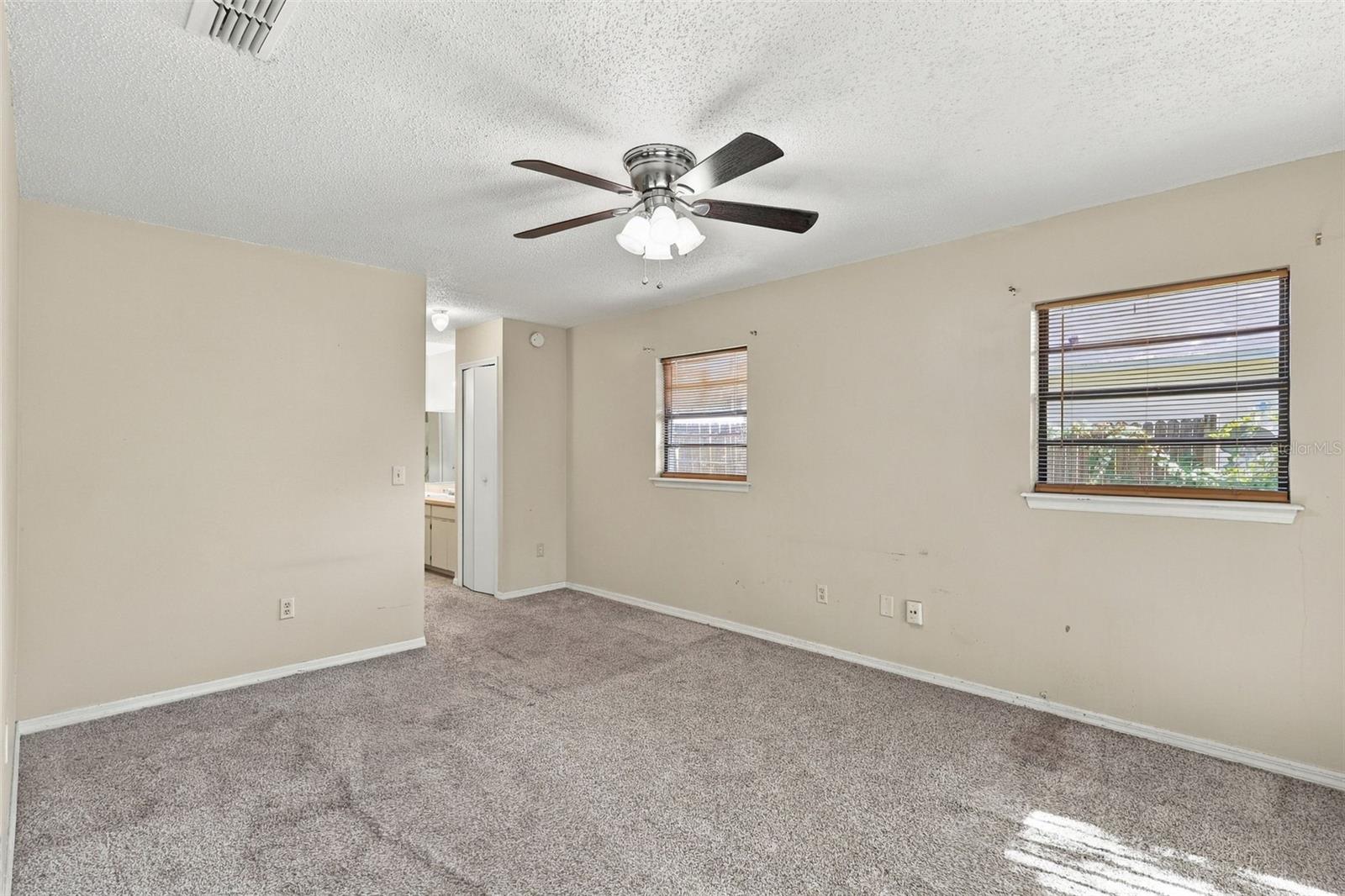 1249 Howland Blvd Property Photo 20