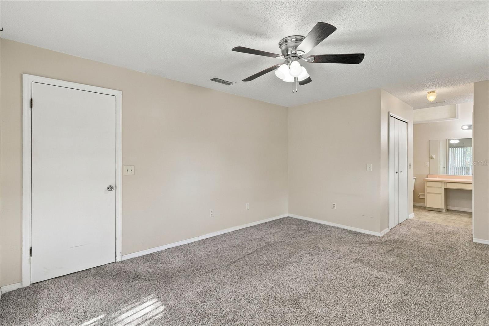 1249 Howland Blvd Property Photo 22