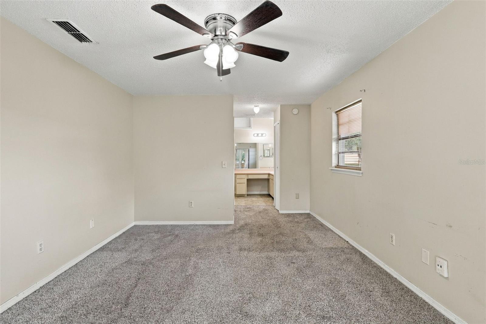 1249 Howland Blvd Property Photo 23