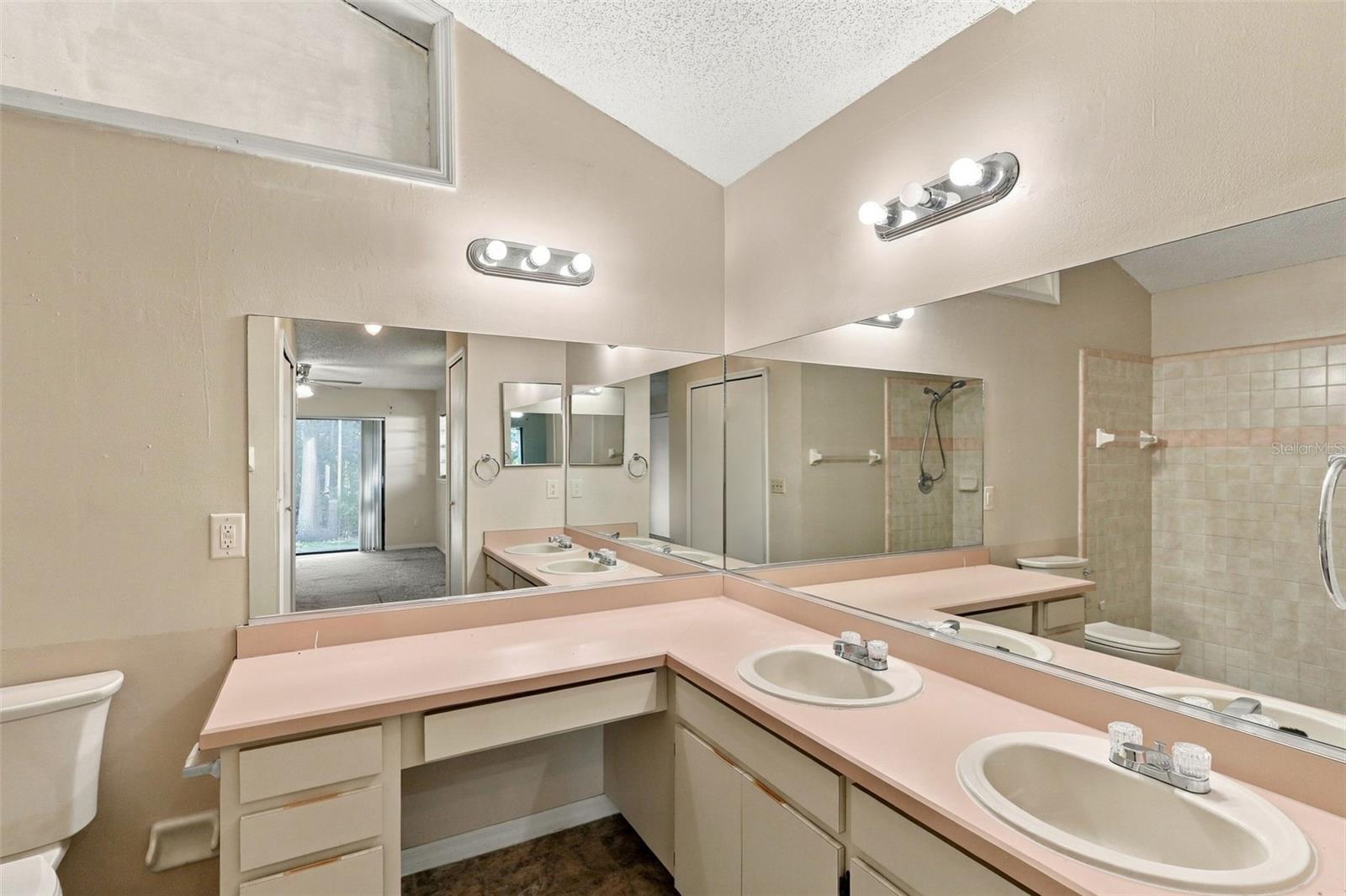 1249 Howland Blvd Property Photo 25
