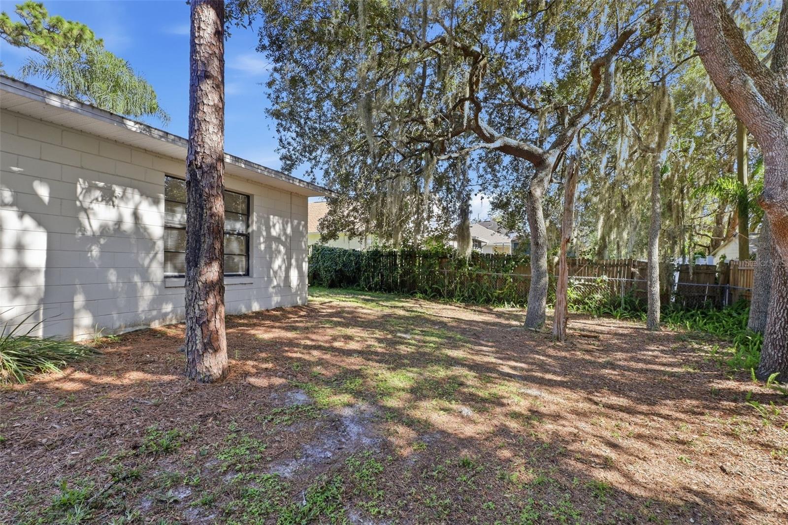 1249 Howland Blvd Property Photo 37