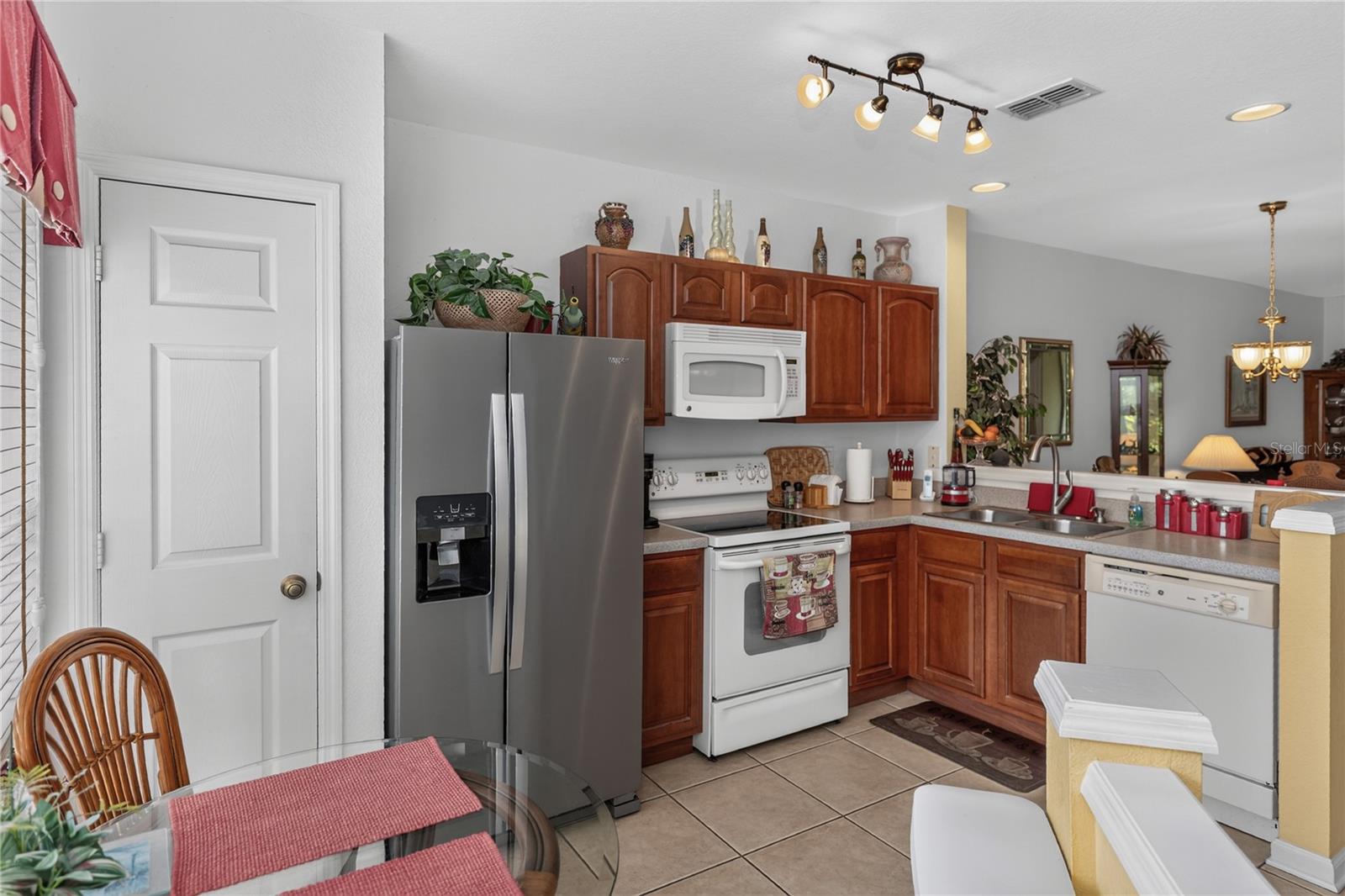 716 Shropshire Loop Property Photo 6