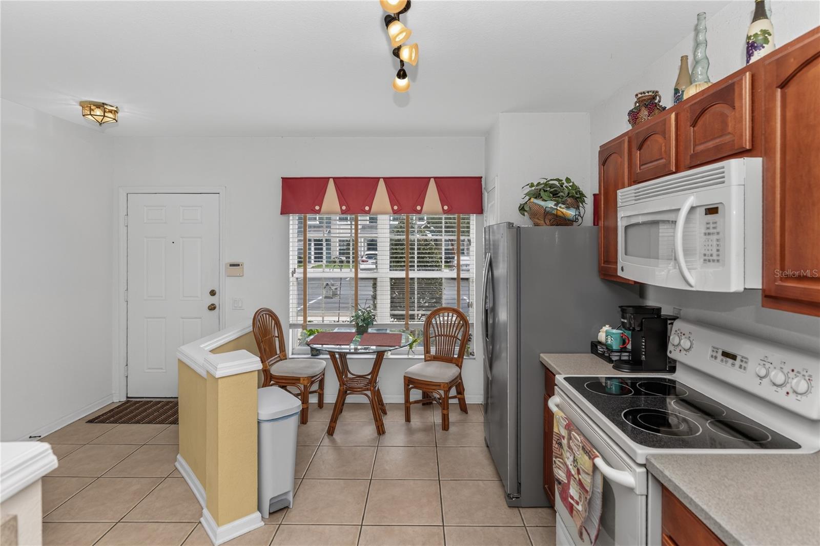 716 Shropshire Loop Property Photo 7