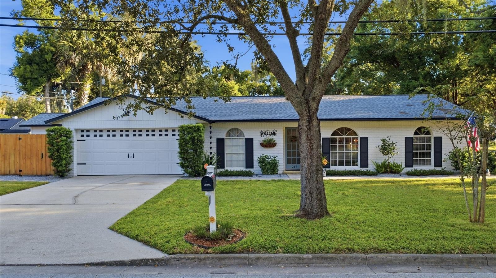 217 W 11th St Property Photo 1