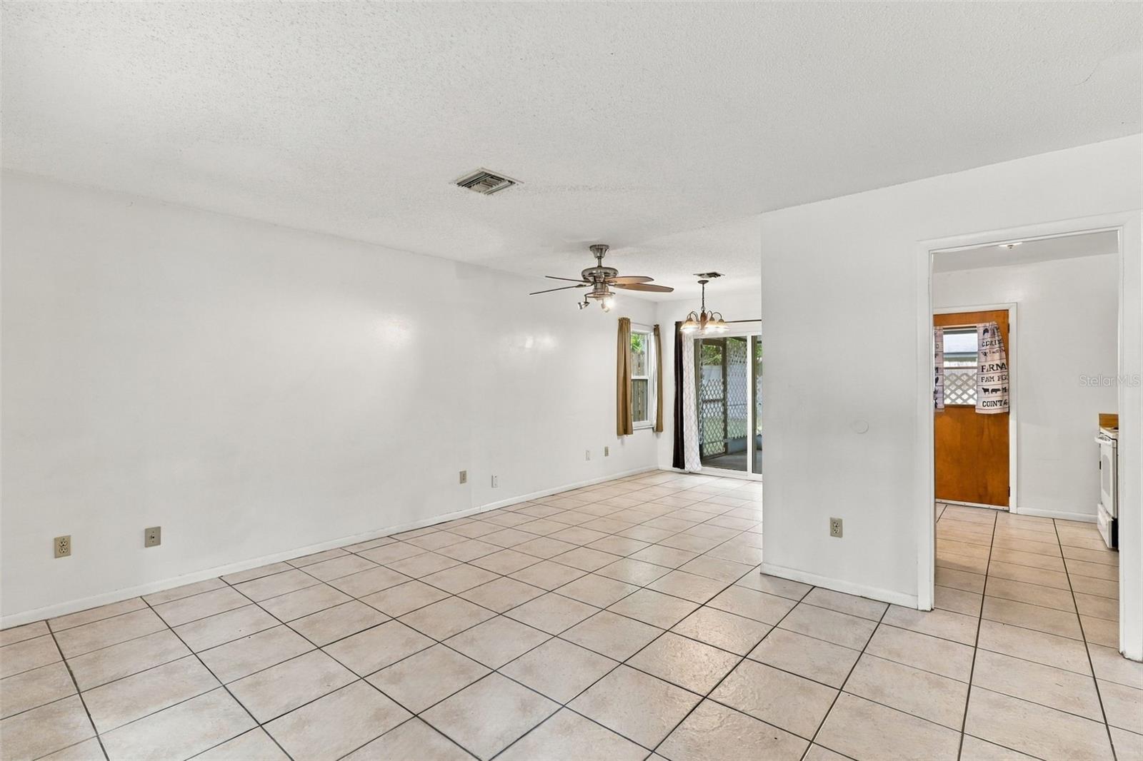 711 Thistle Pl Property Photo 6