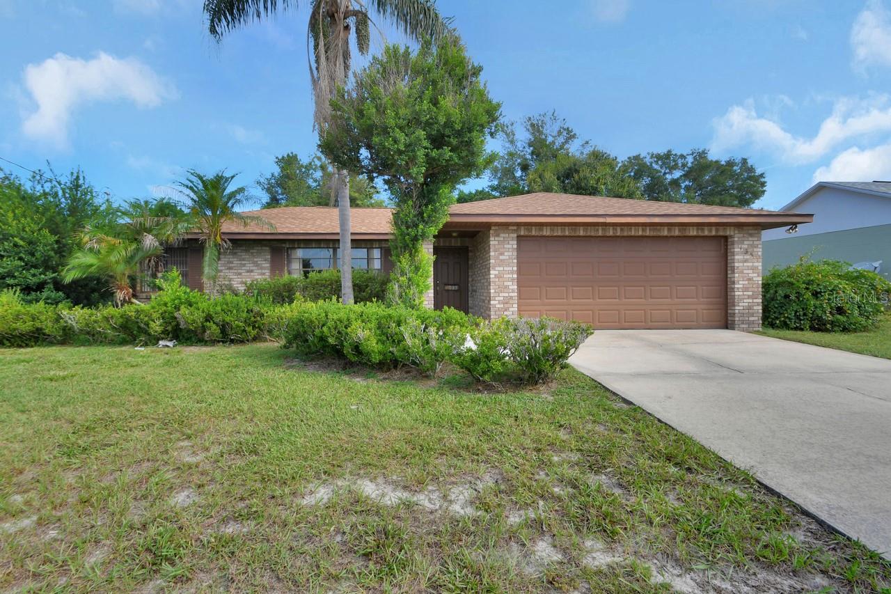 135 E Iris Dr Property Photo 1