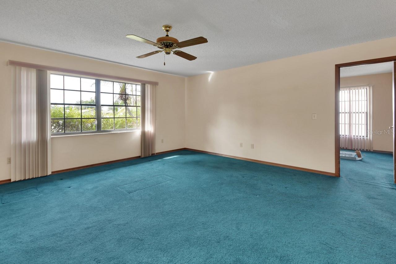 135 E Iris Dr Property Photo 5