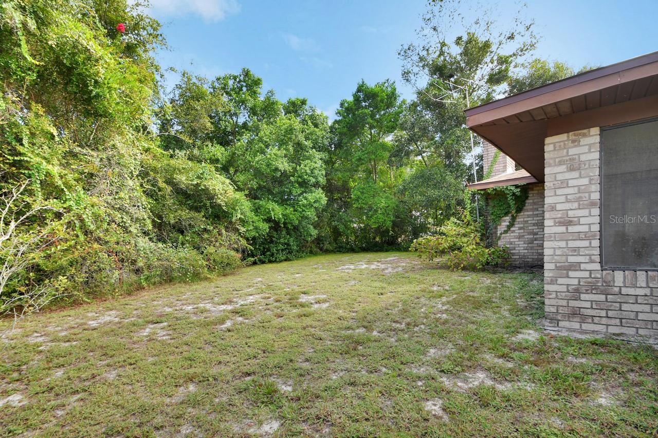 135 E Iris Dr Property Photo 29