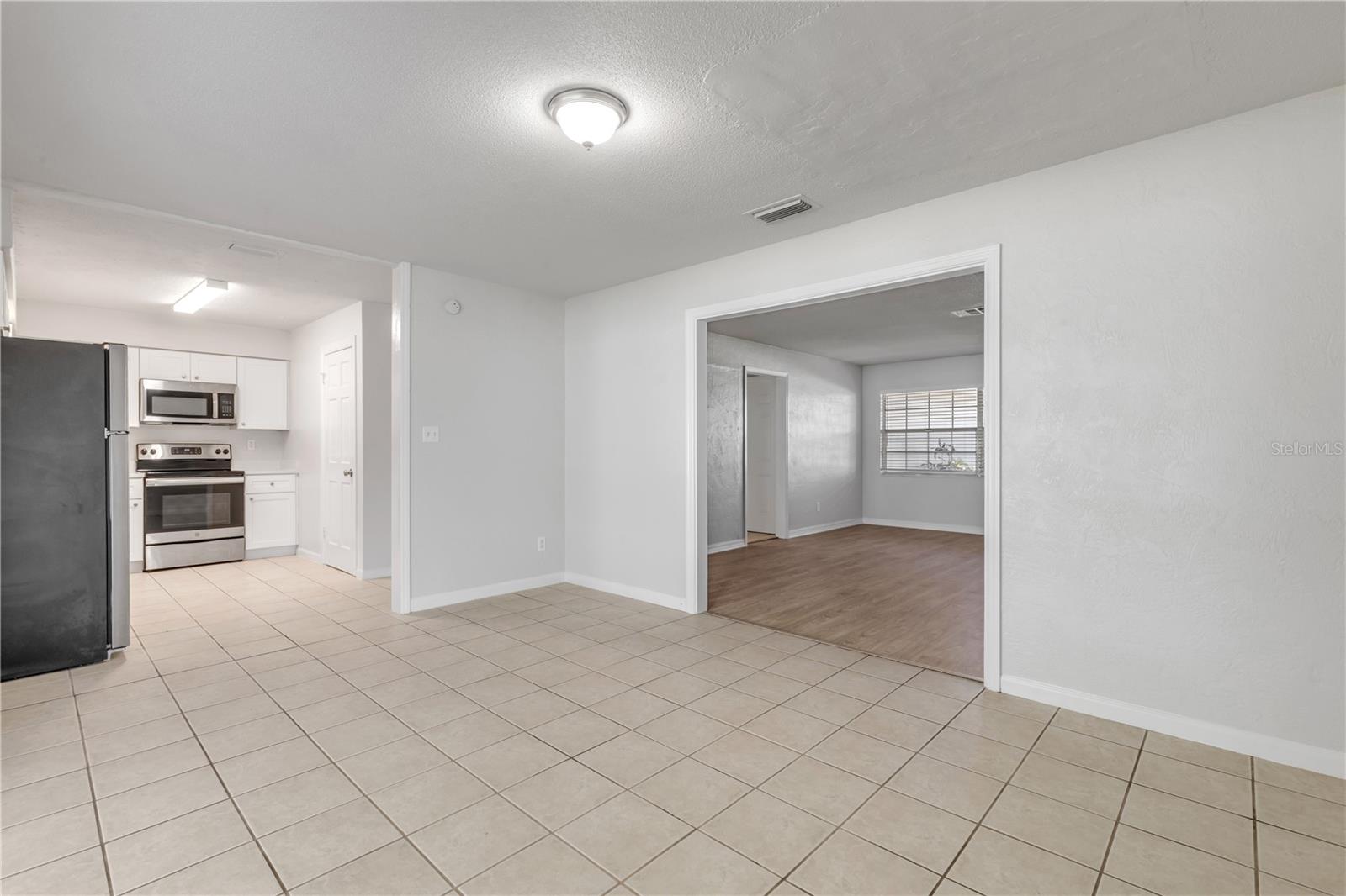 1270 E Fowler Dr Property Photo 10