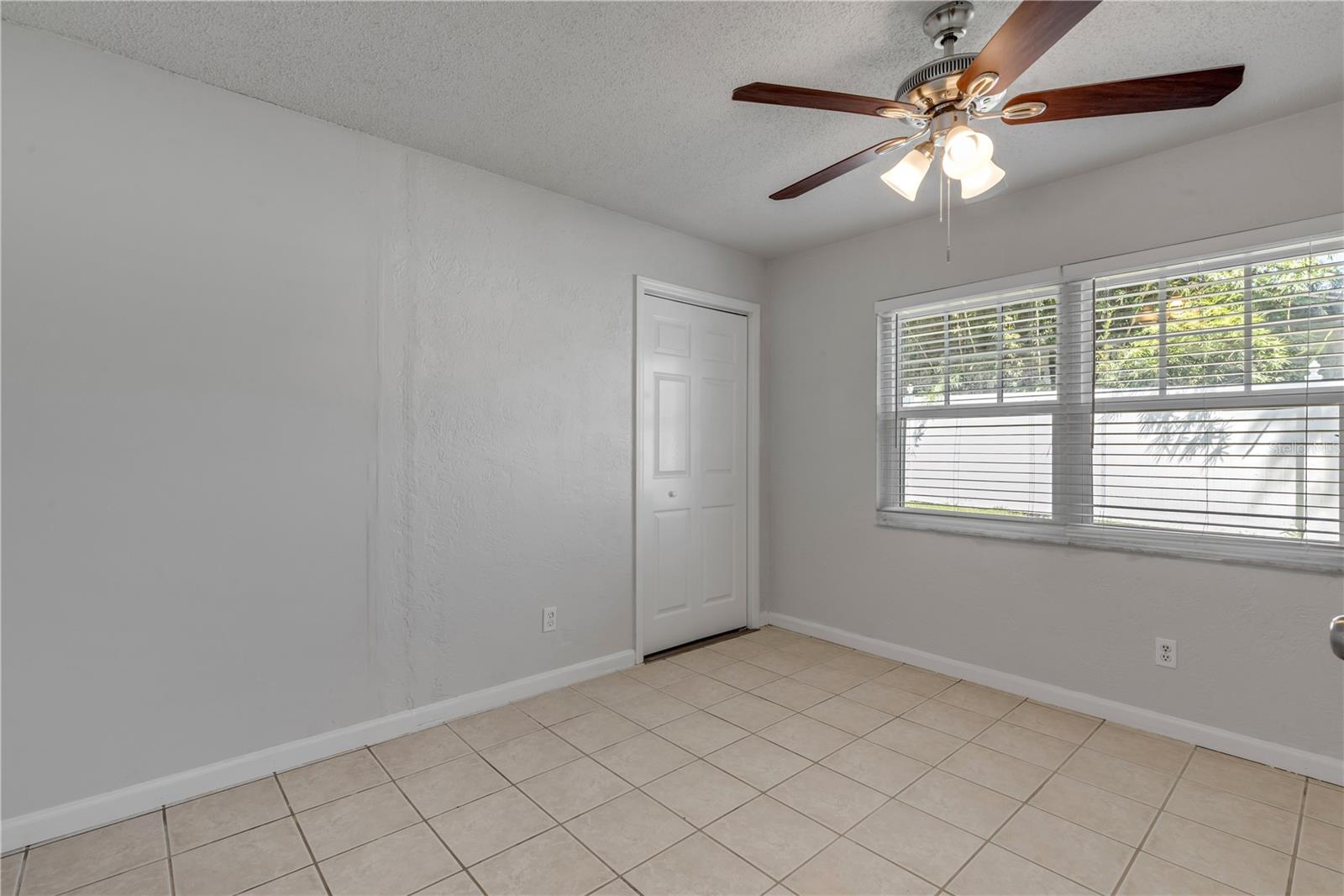 1270 E Fowler Dr Property Photo 16