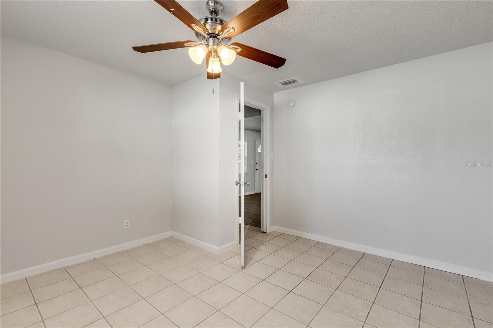 1270 E Fowler Dr Property Photo 18