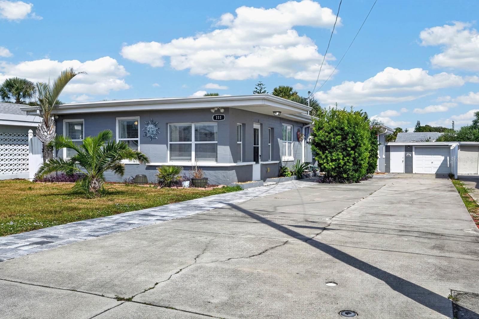 V4951599 Property Photo 2