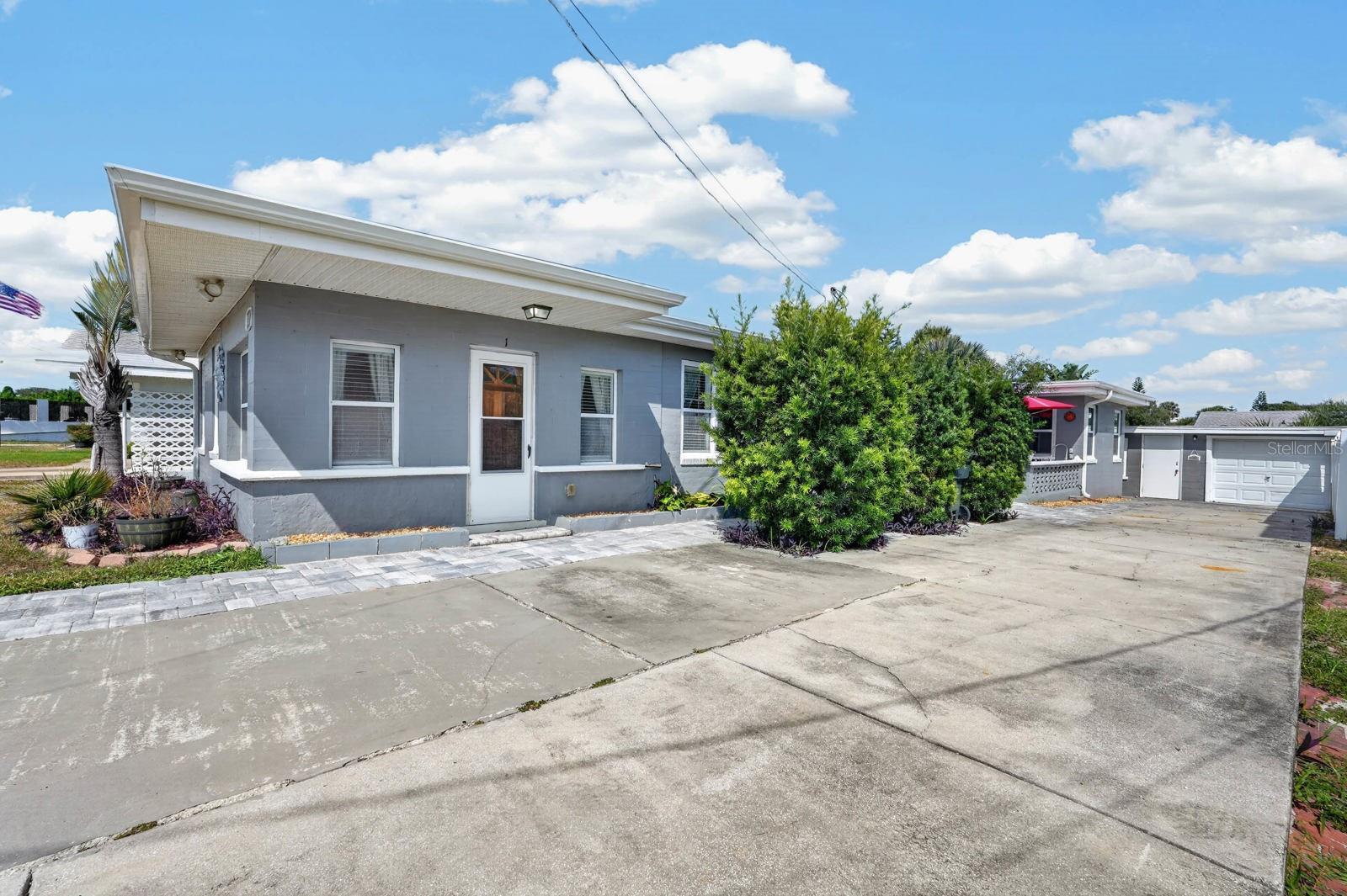 V4951599 Property Photo 3