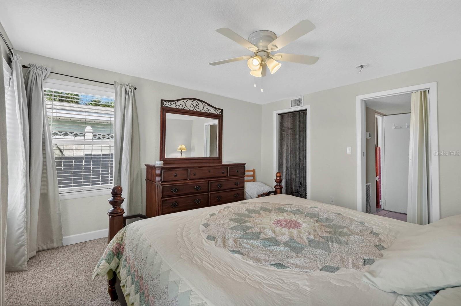 V4951599 Property Photo 18