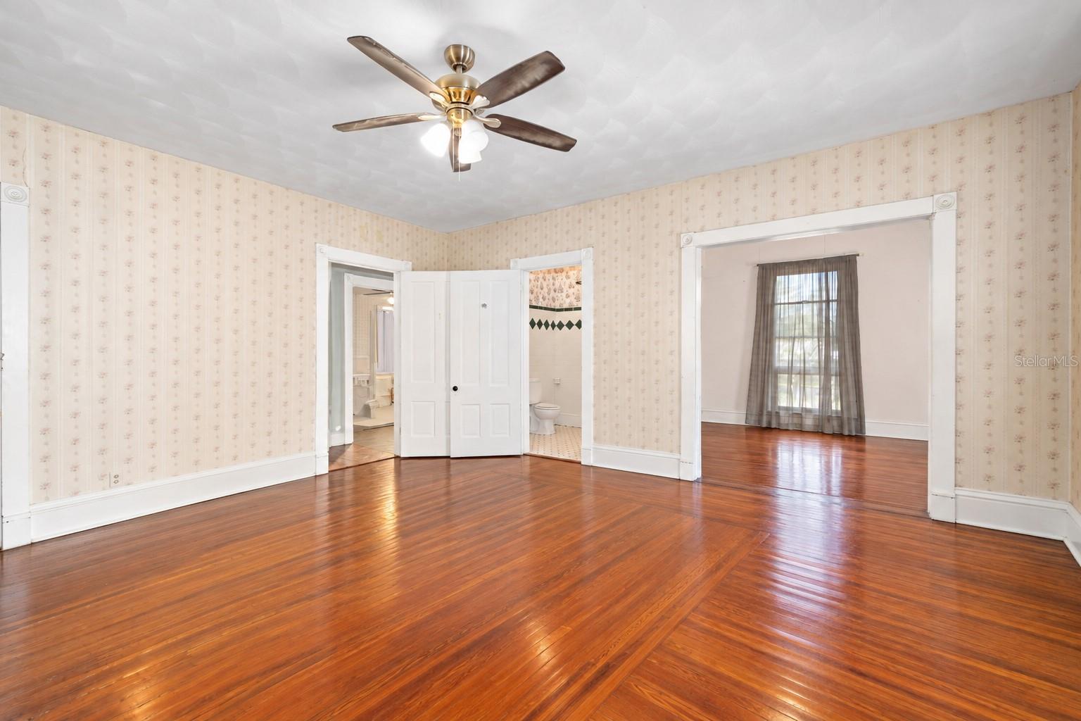 228 W Howry Ave Property Photo 3