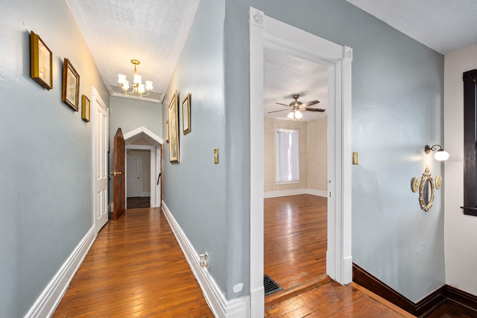 228 W Howry Ave Property Photo 6