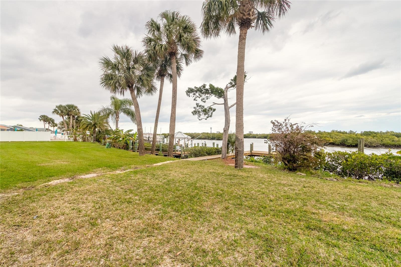 1206 Harbour Point Dr Property Photo 27