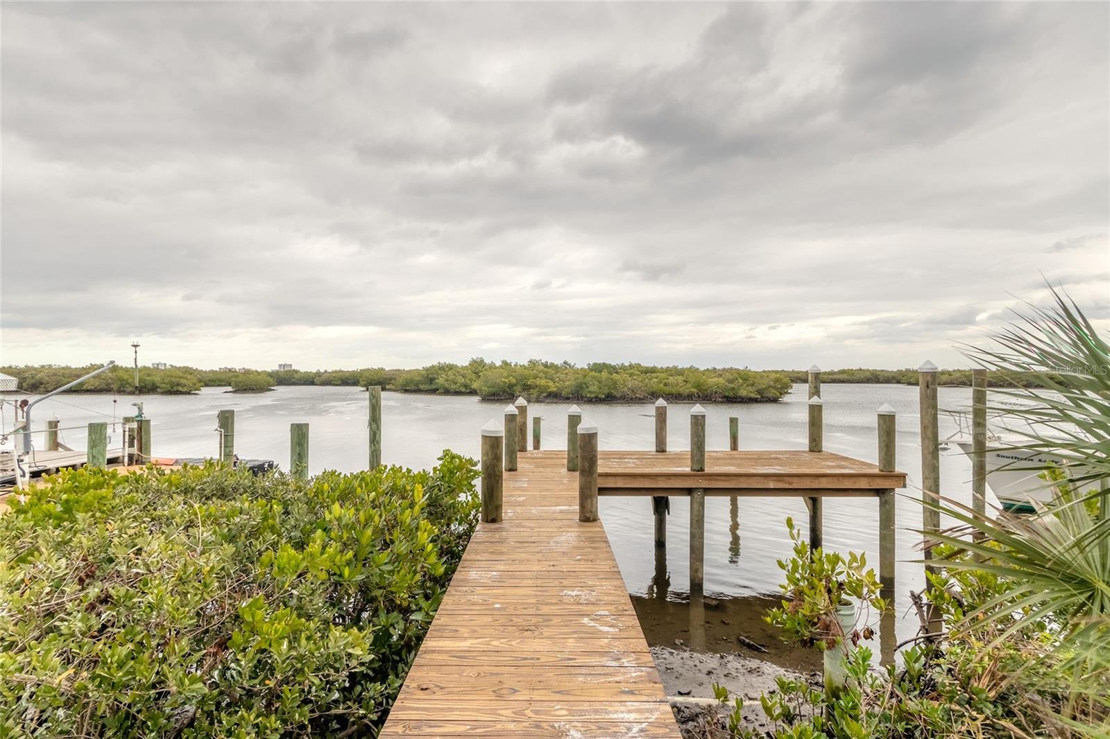 1206 Harbour Point Dr Property Photo 32
