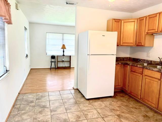 685 Gleason St Property Photo 3