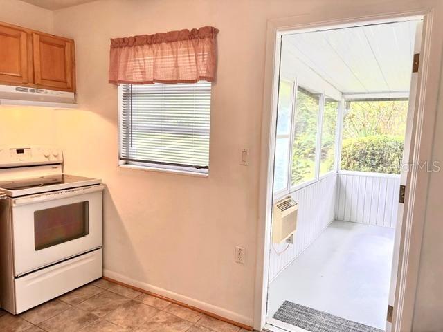685 Gleason St Property Photo 4