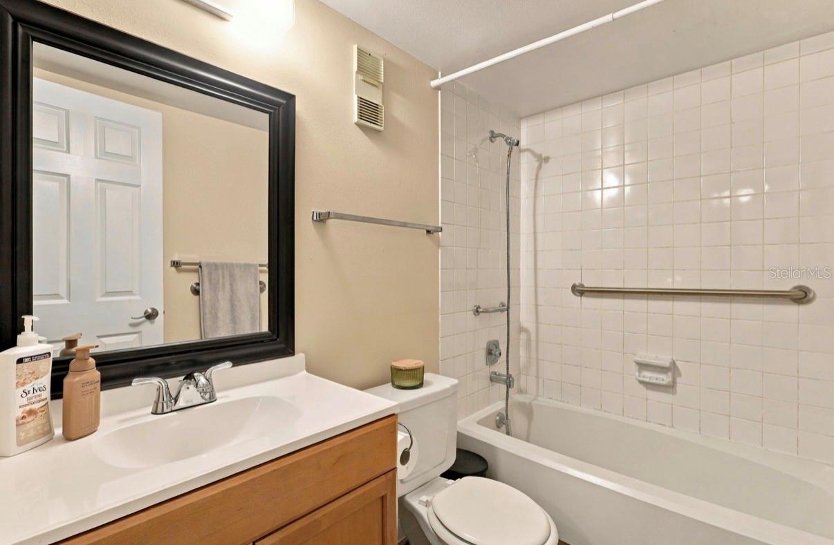 130 Jasmine Woods Ct #8d Property Photo 18