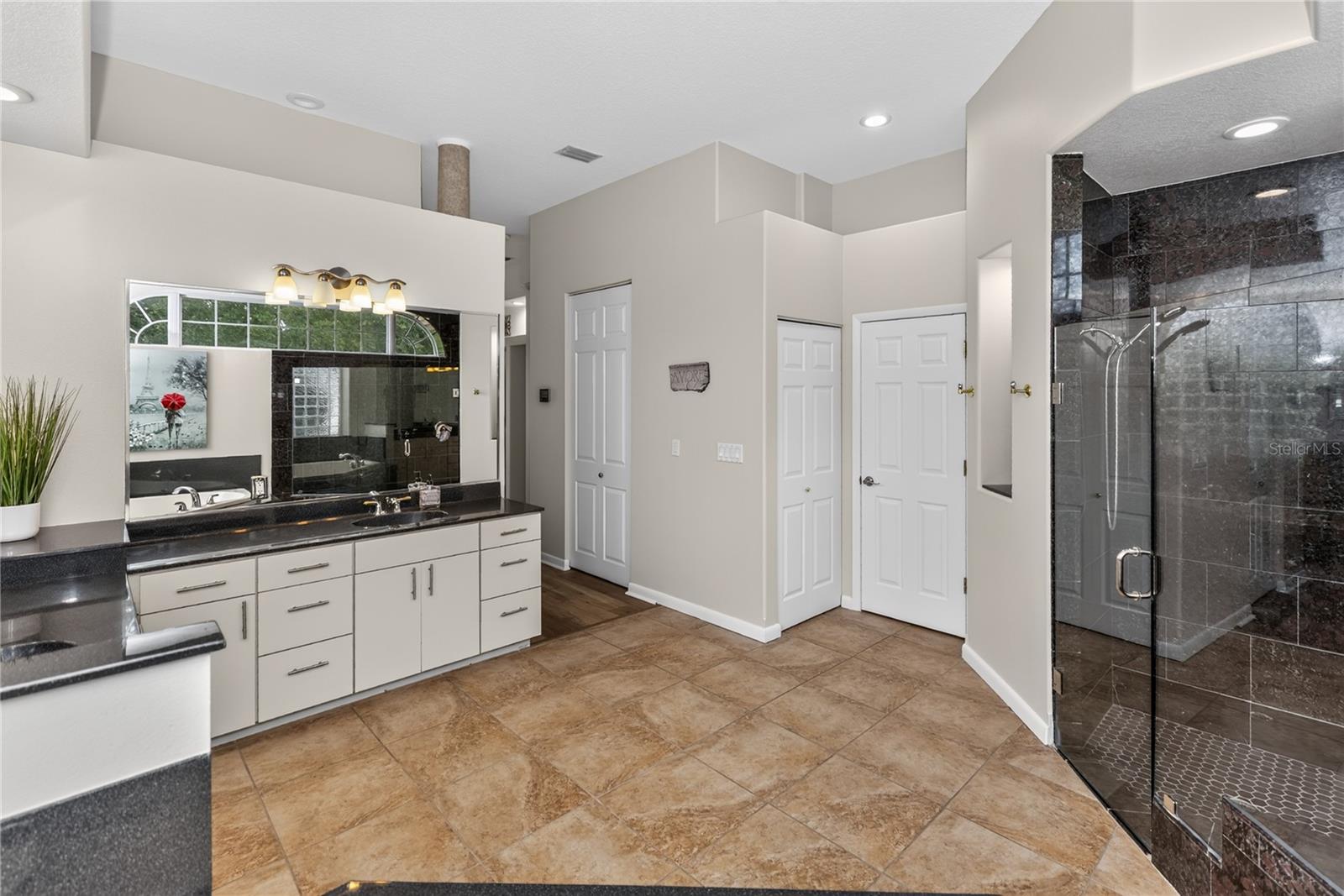 105 Alexandra Woods Dr Property Photo 15