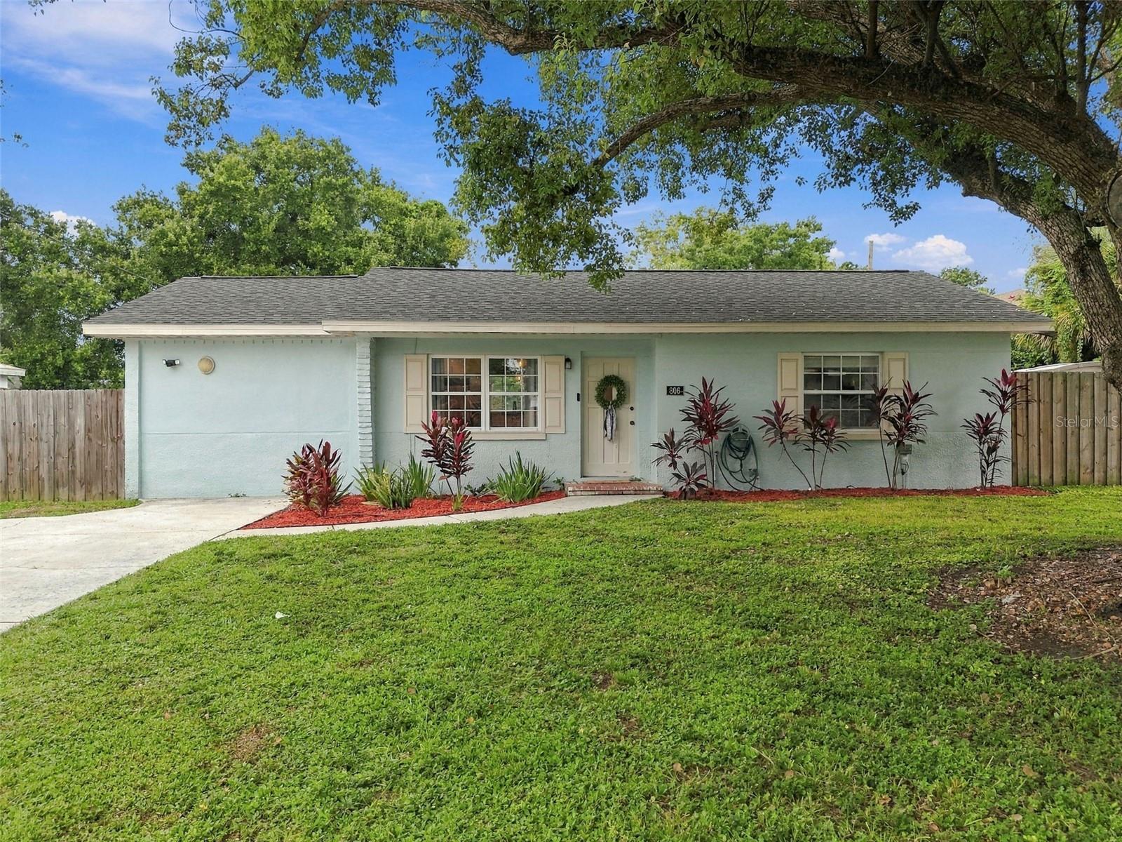 806 N GOMEZ AVE Property Photo 1