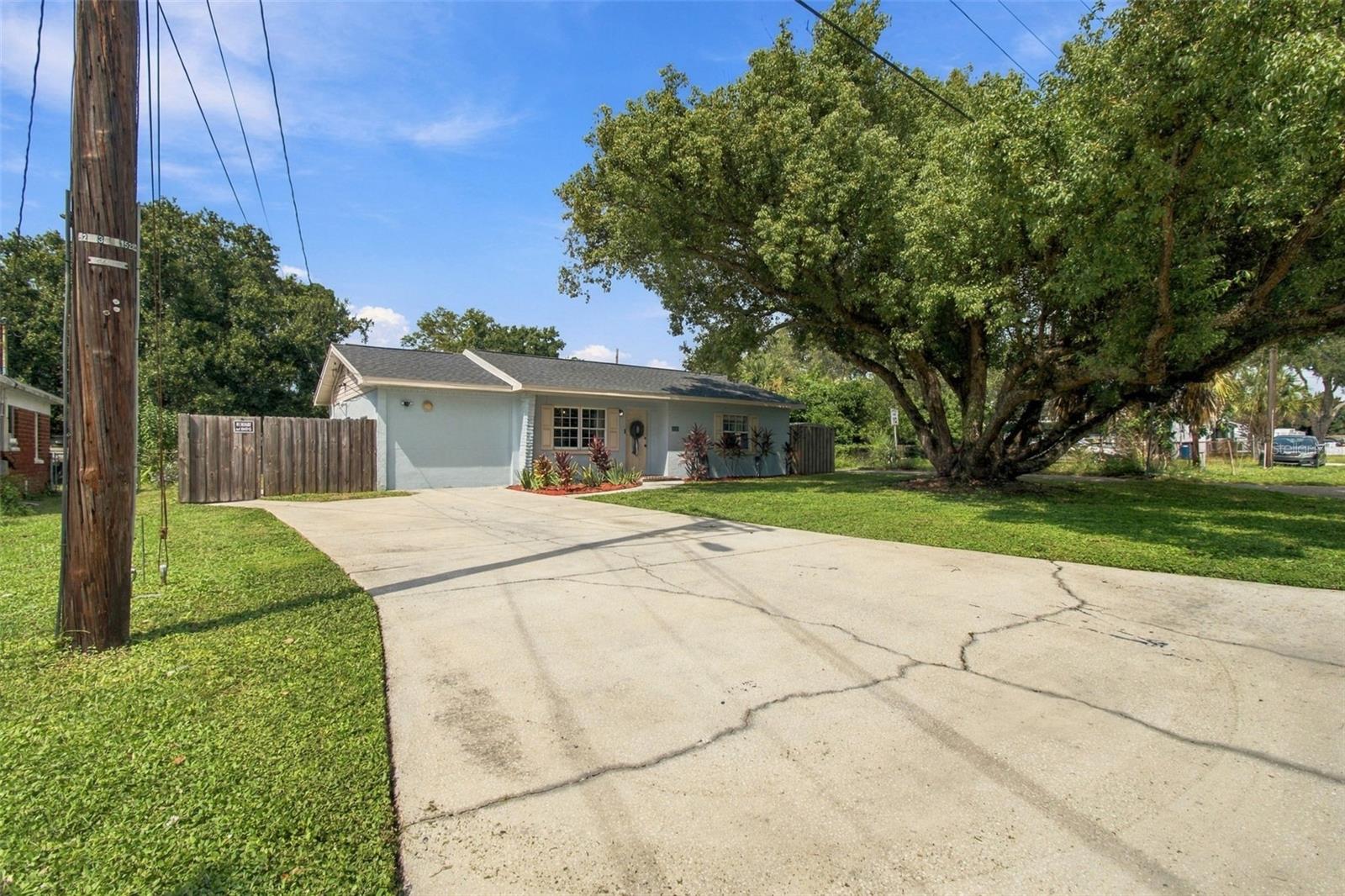 806 N Gomez Ave Property Photo 6