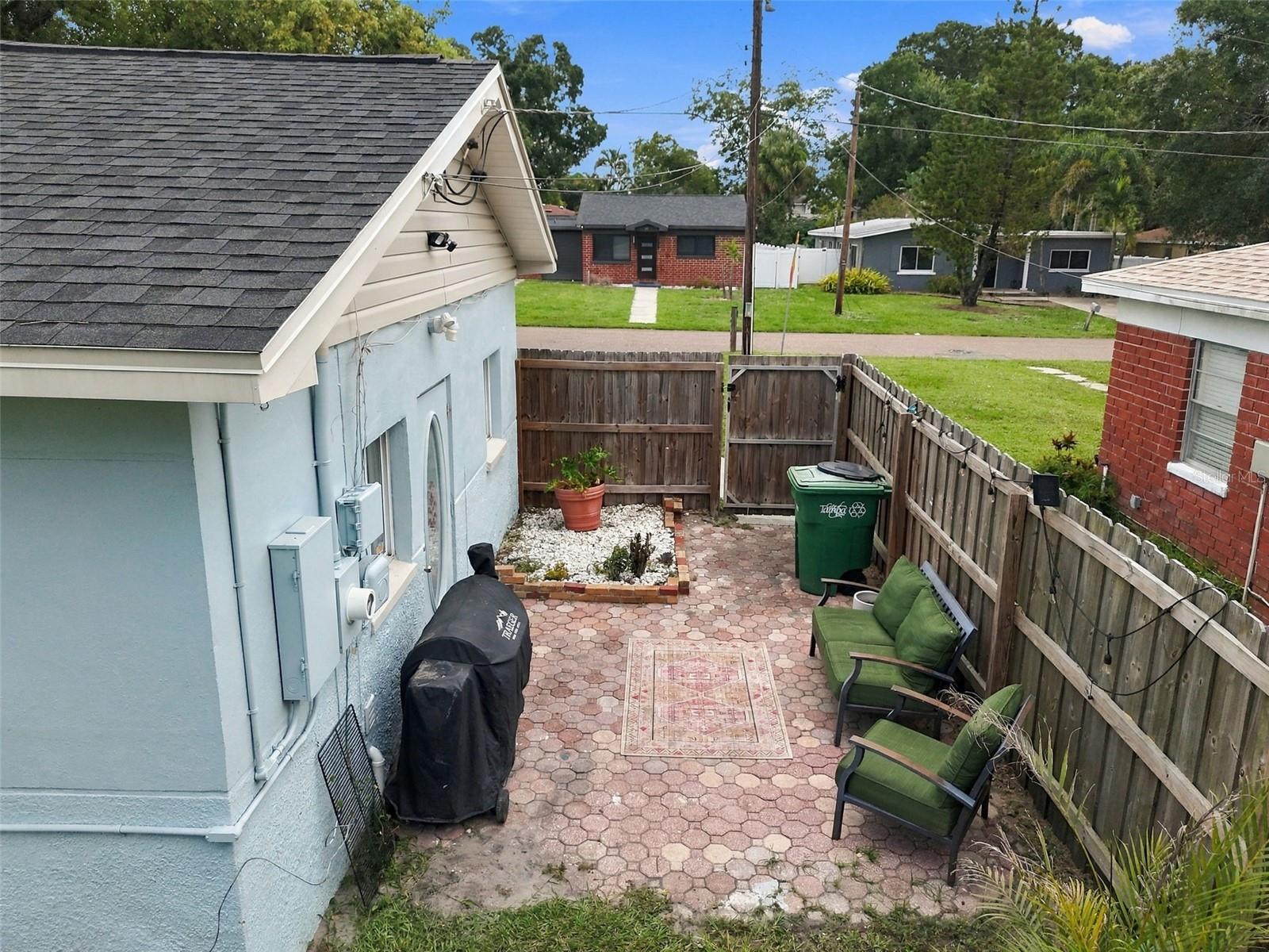 806 N Gomez Ave Property Photo 35